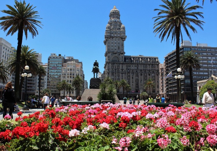 Uruguay extiende hasta abril beneficios a turistas