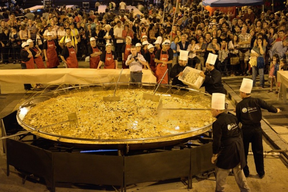 Paella en elaboración