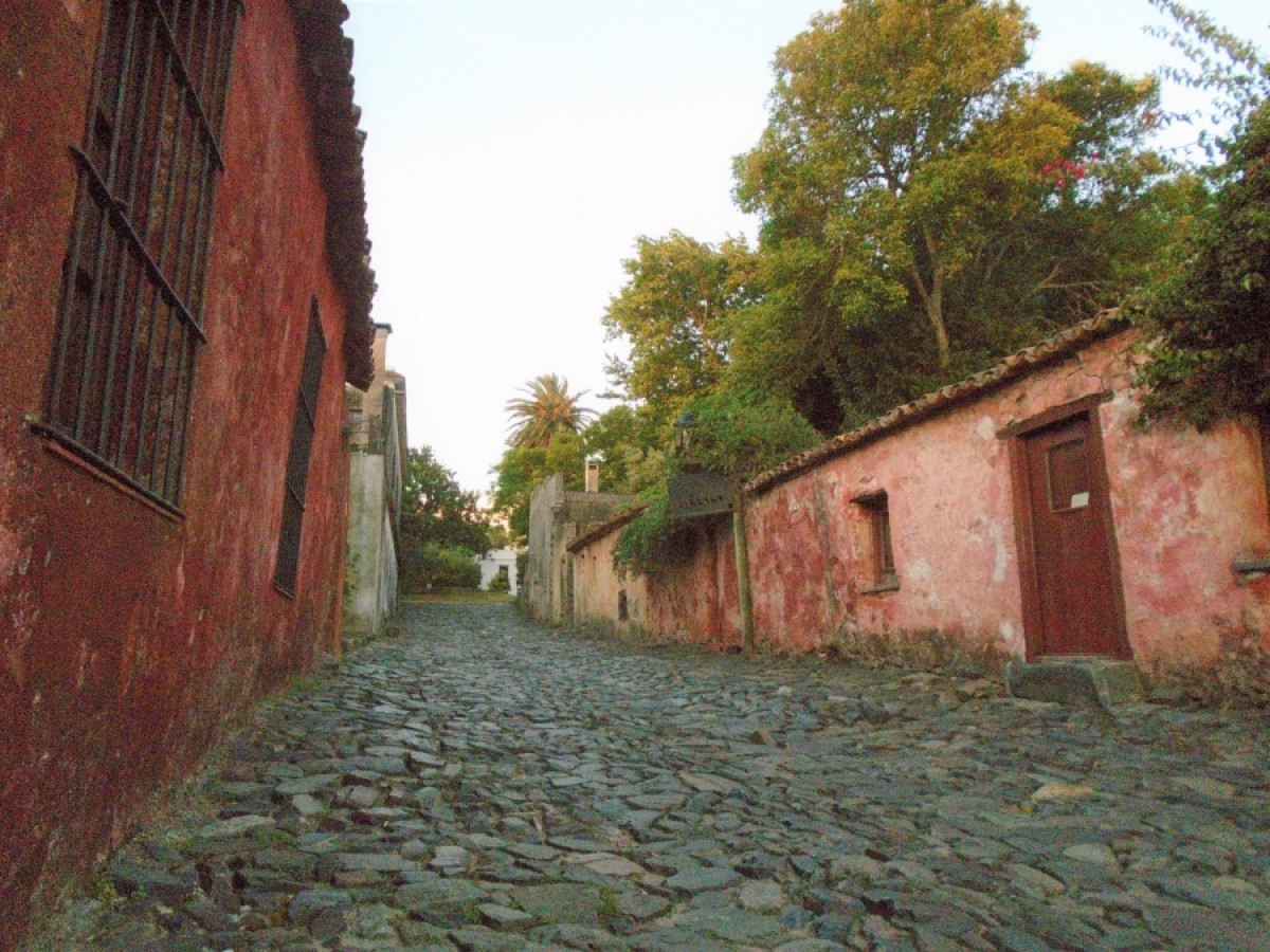 La calle de los Suspiros en Colonia del Sacramento