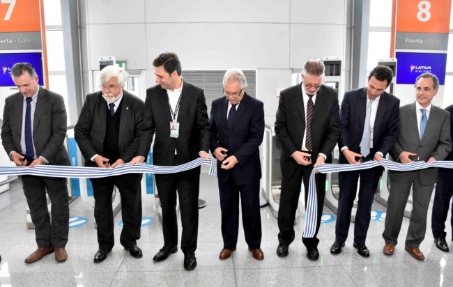 Aeropuerto de Carrasco es pionero en reconocimiento facial en puertas de embarque