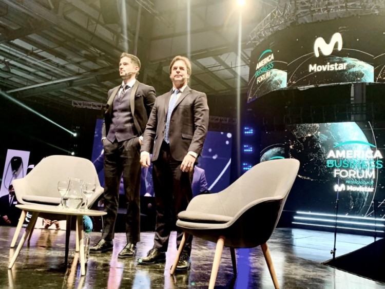 El Presidente de la República, Luis Lacalle Pou, acompañado por Ignacio González, director de ABF