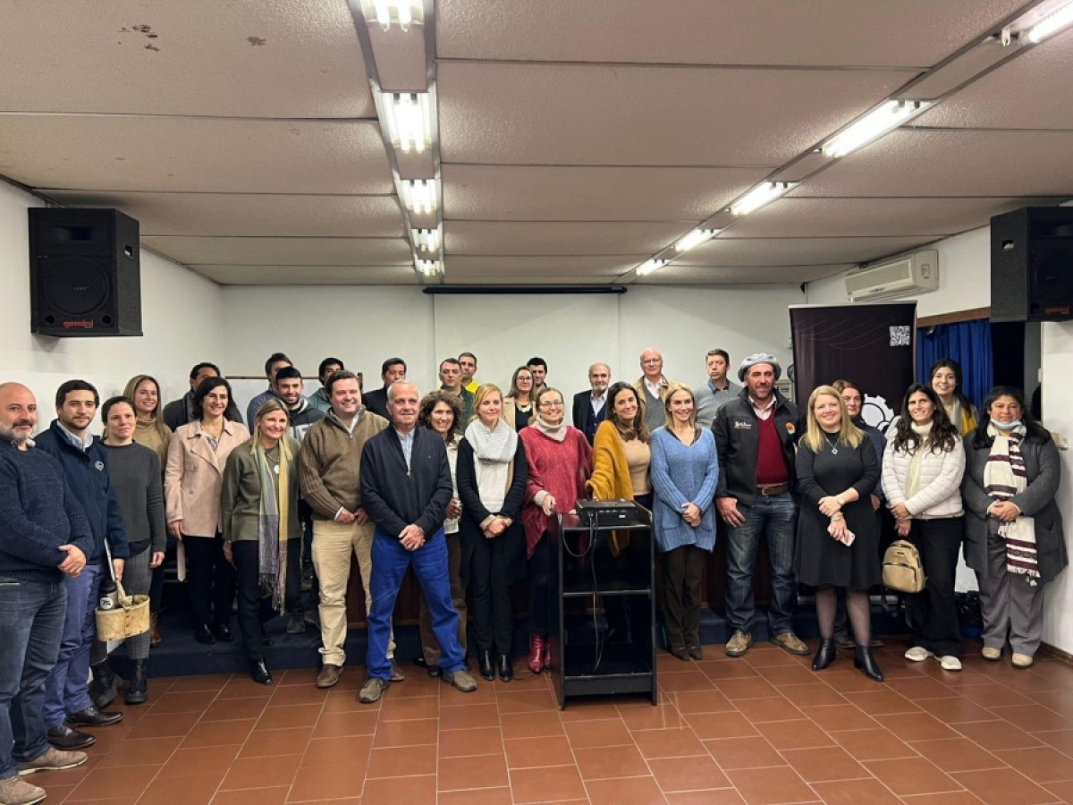 Representantes del Sector Privado de Salto. Primer Encuentro de la Comunidad Turística, validación de la hoja de ruta presentada por la Mesa de Desarrollo Proyecto Turismo. Junio 2022.