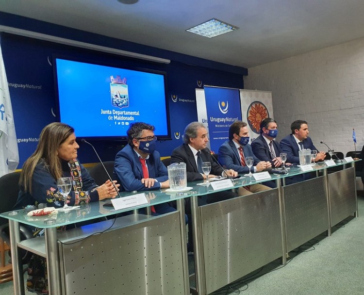 Lanzamiento de "Destino Maldonado" en el Ministerio de Turismo del Uruguay