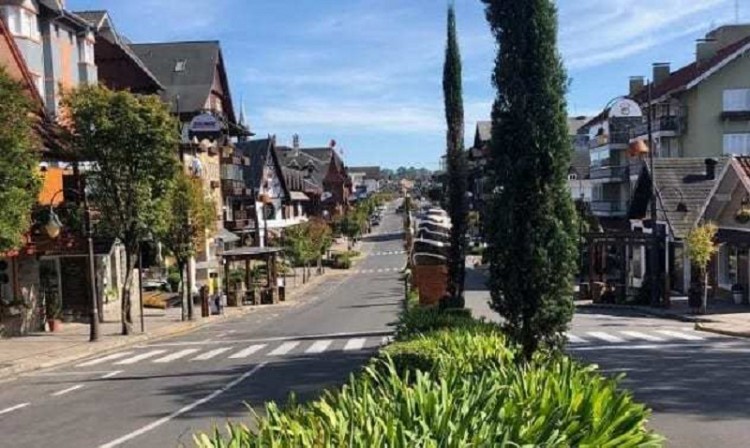 Gramado: el secretario de Turismo dice que se levantar&aacute;n en el segundo semestre