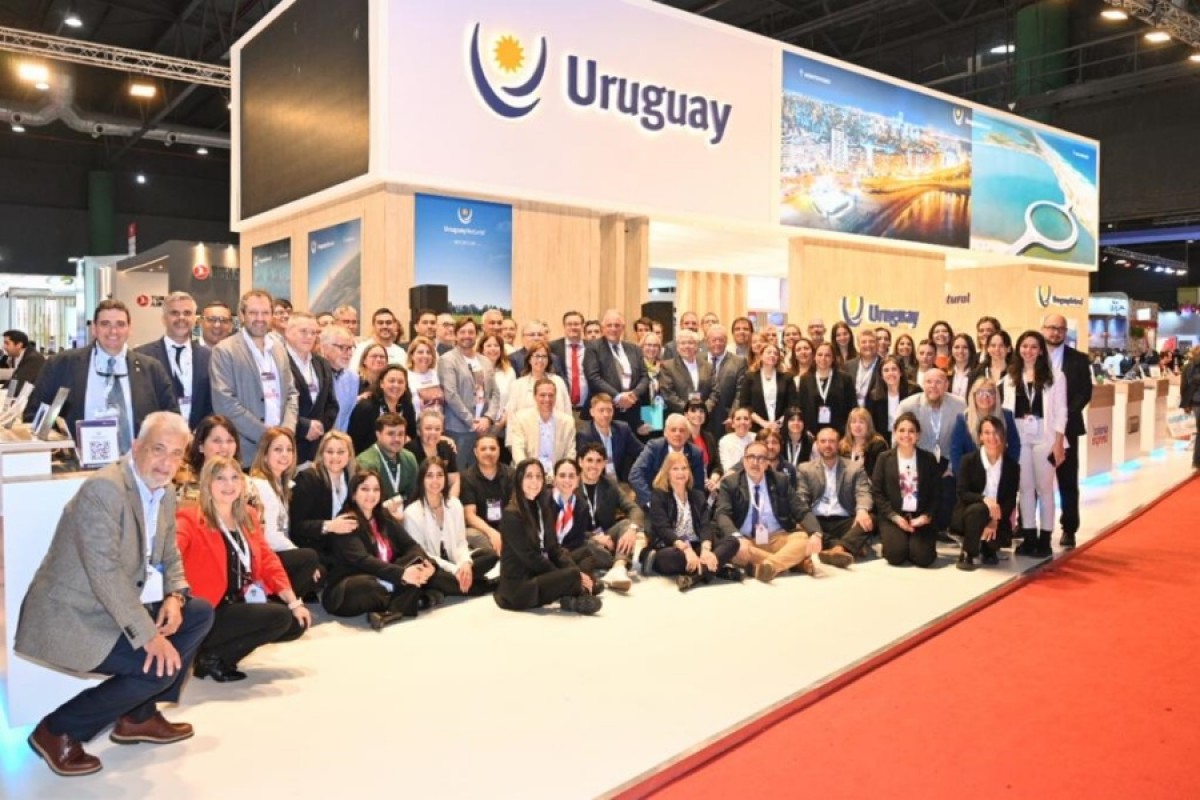 Foto de familia en el stand del Uruguay Natural en la fit